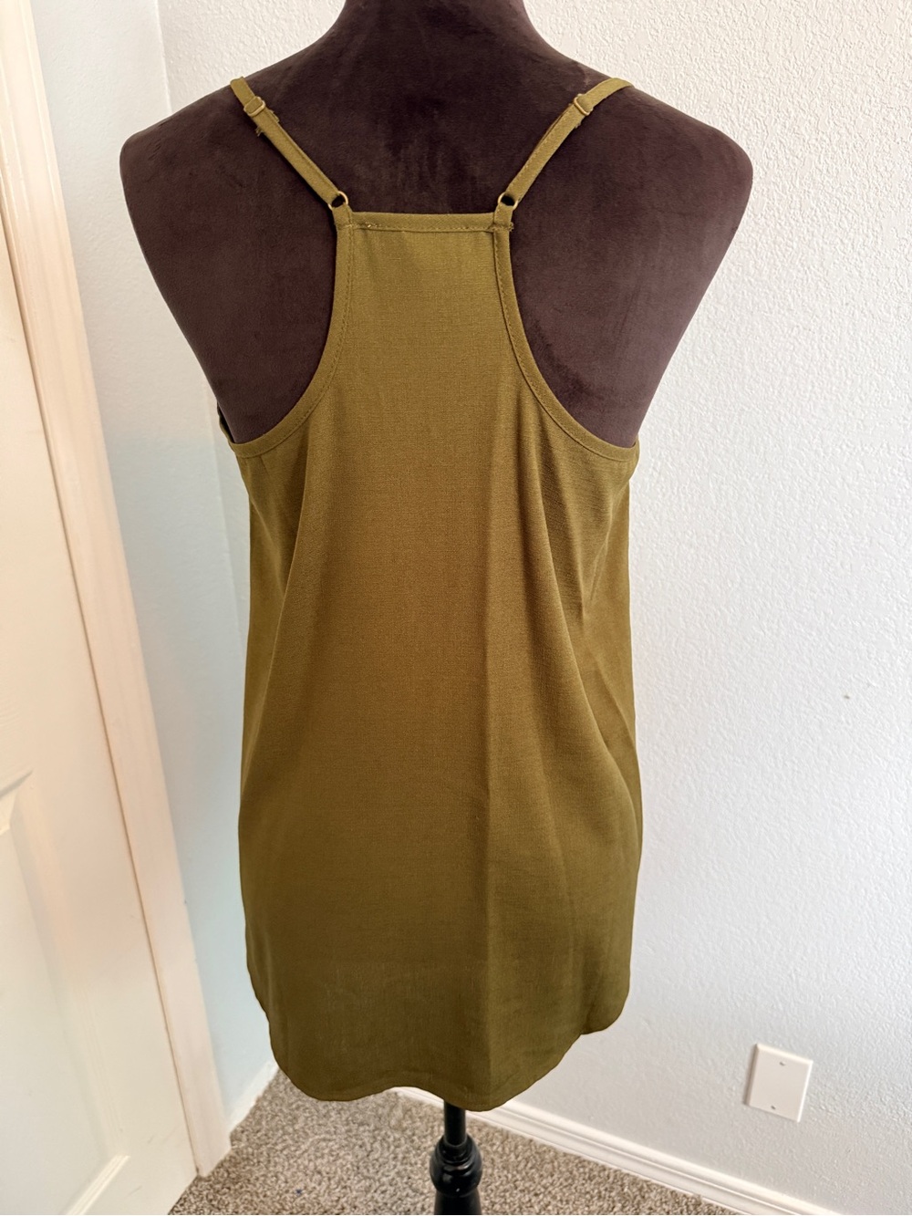 Spaghetti strap camisole - Picture 2 of 3
